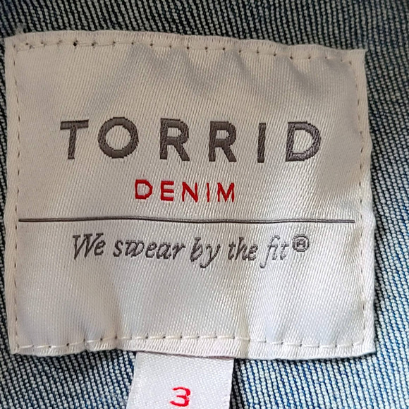 TORRID Stretch Blue Denim Medium‎ Wash Button Front Trucker Jacket Women's 3X - Picture 7 of 10